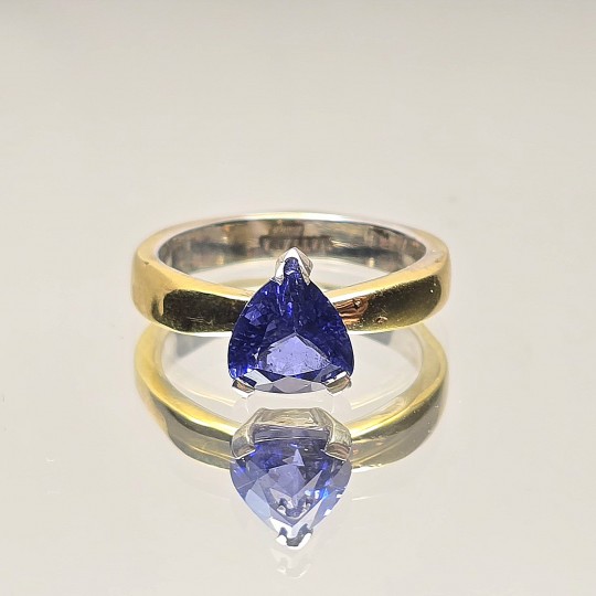 Anello con Tanzanite Trilliant 2,01 Ct.