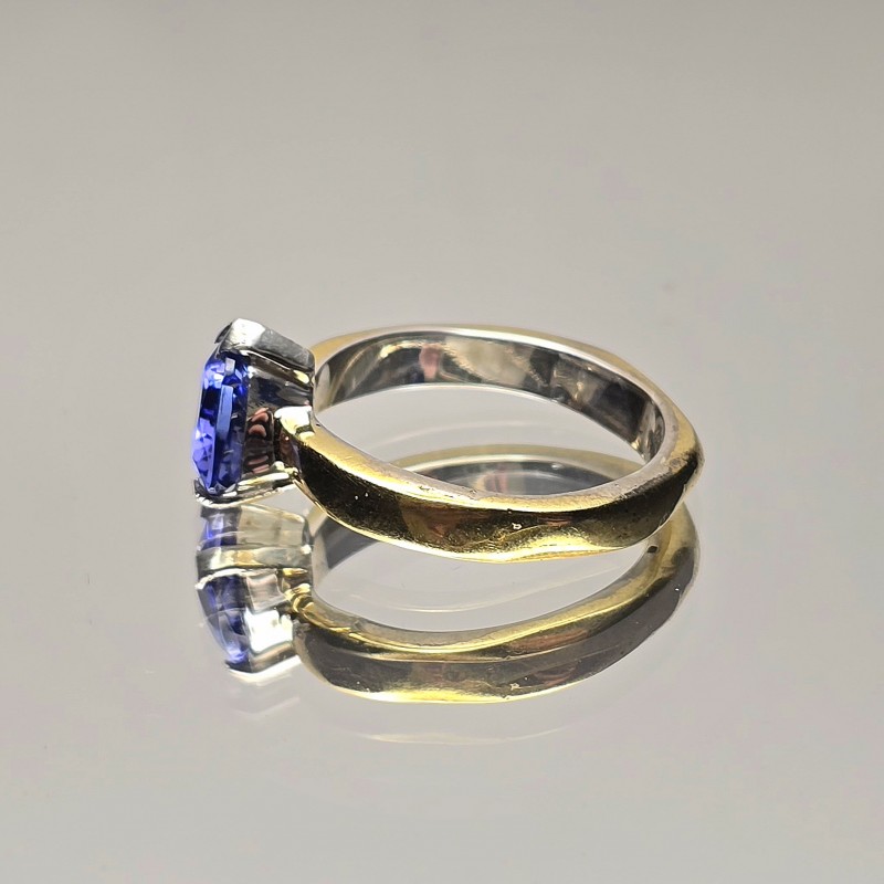 Anello con Tanzanite Trilliant 2,01 Ct.