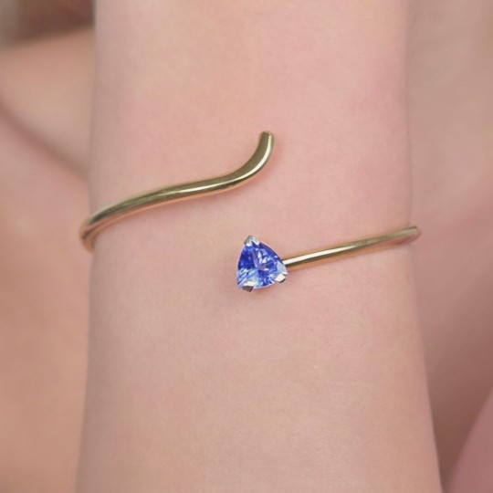 An opposite bracelet with Tanzanite Trilliant 1.65 ct.