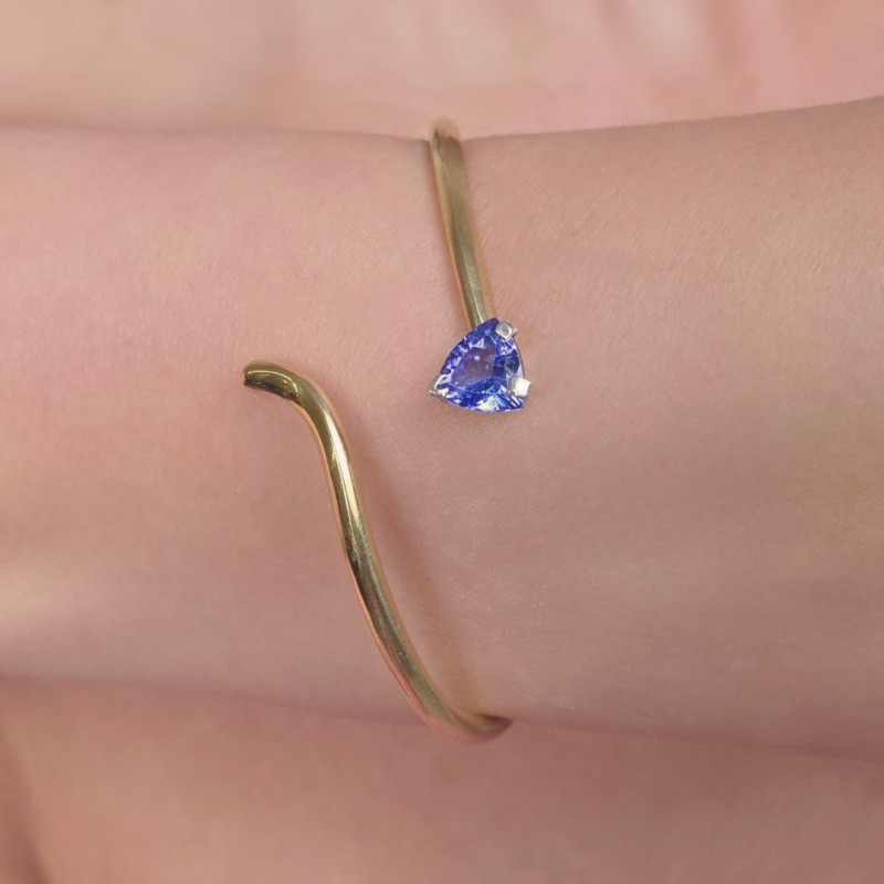 An opposite bracelet with Tanzanite Trilliant 1.65 ct.