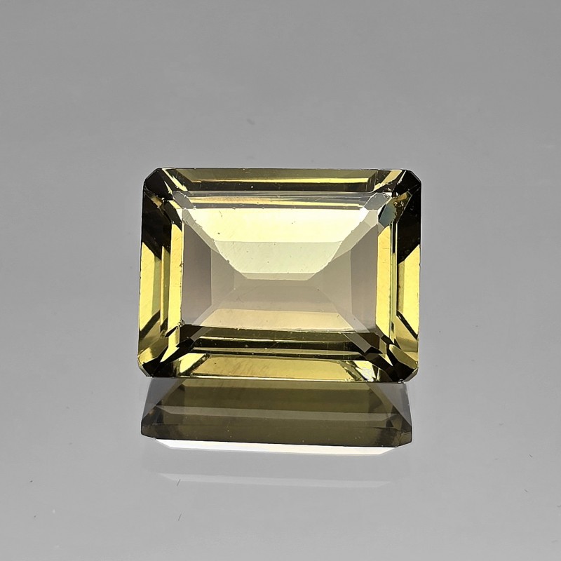 Pietra di Apatite Verde Oliva Ottagonale 12,32 Ct.