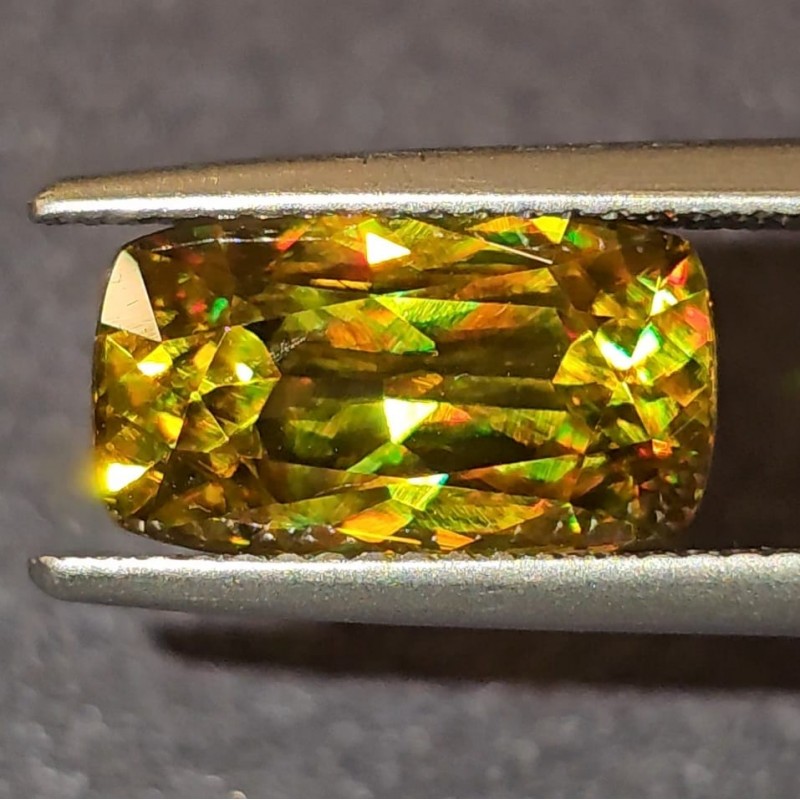Pietra di Sfene a Cuscino Rettangolare 4,63 Ct.