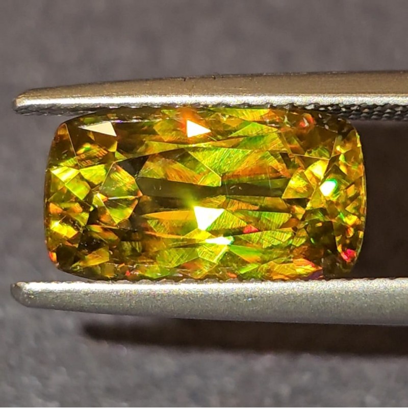 Pietra di Sfene a Cuscino Rettangolare 4,63 Ct.
