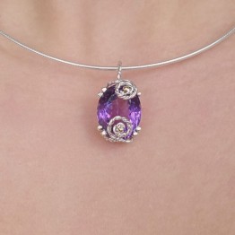 Collier Semirigido con Ametista Ovale 17,03 Ct.