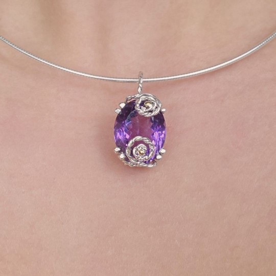 Semi-rigid collier with oval amethyst 17.03 ct.