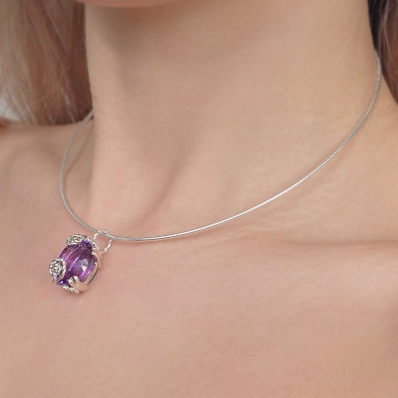 Semi-rigid collier with oval amethyst 17.03 ct.