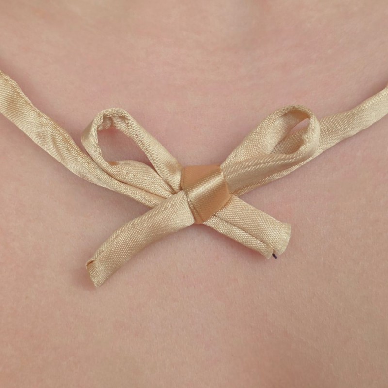 Pendente con Coprolite e Fettuccina in Tessuto Beige