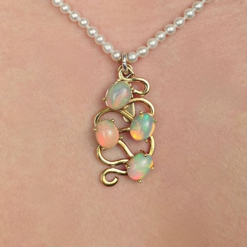 Collana di Perle e Pendente con Opali Etiopi