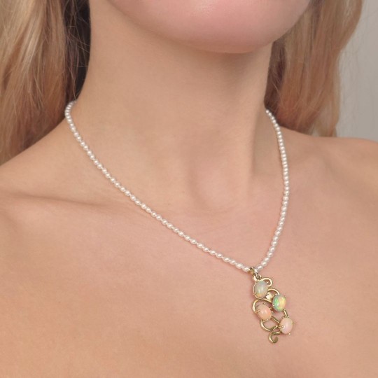 Collana di Perle e Pendente con Opali Etiopi