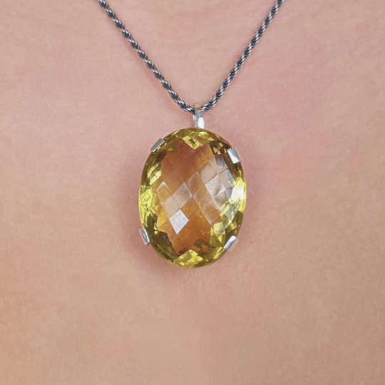 Pendente con Quarzo Lemon Ovale e Catenina Brunita