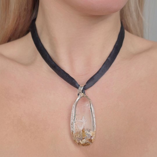 Pendente con Quarzo con Lodolite e Fettuccina in Tessuto Nero