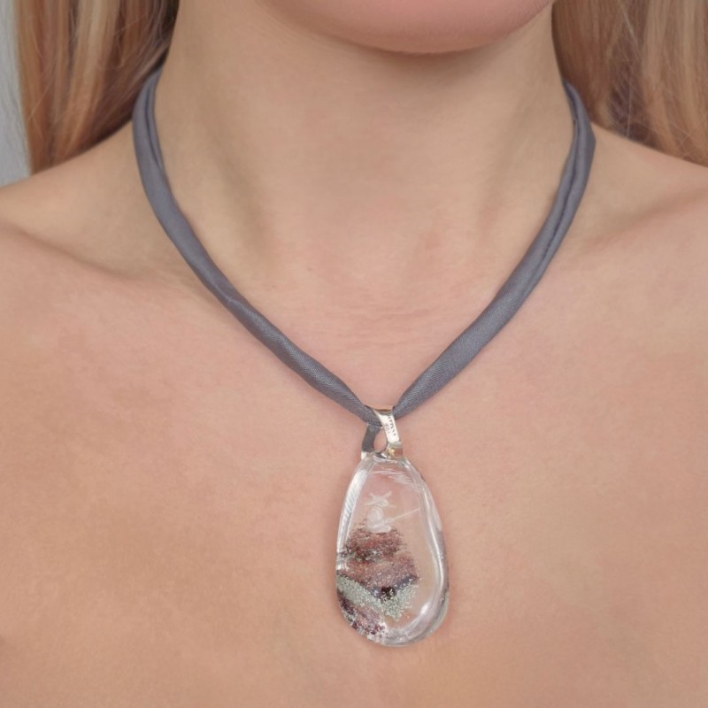 Pendente con Quarzo con Lodolite e Fettuccina in Tessuto Grigio