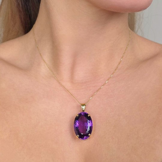 Pendente con Ametista Ovale 48,74 Ct.