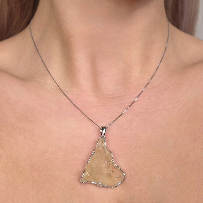 Pendente con Vetro del Deserto Libico Grezzo