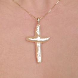 Pendente con Perla a Croce e Catenina