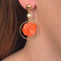 Orecchini con Conchiglia Spiny e Perle