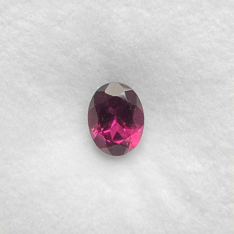 Pietra di Granato Rodolite Ovale 1,66 Ct.