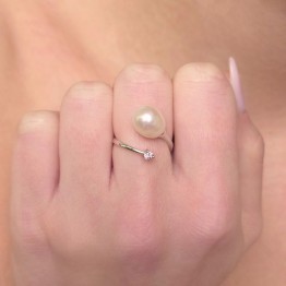 Anello con Perla a Goccia e 1 Tormalina