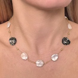 Collier con Madreperla Incisa a Rosa e Perle Keshi