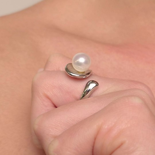 Anello con Foglia Satinata e Perla Semiround ø 9,5 mm