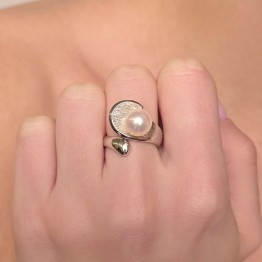 Anello con Foglia Satinata e Perla Semiround ø 8,6 mm