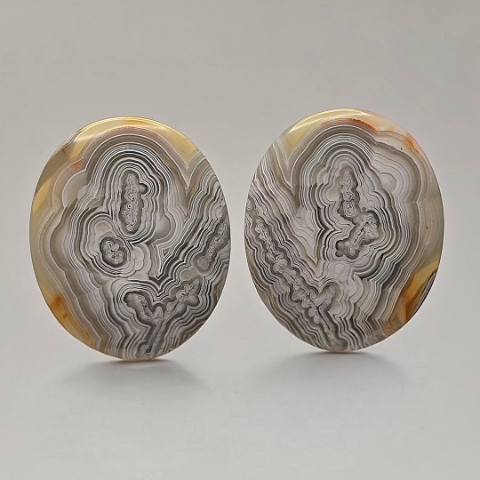 Pair Agate stones oval cabochon 42.39 ct.