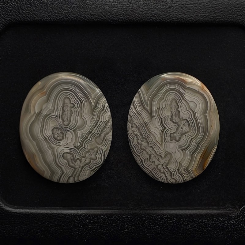 Pair Agate stones oval cabochon 42.39 ct.