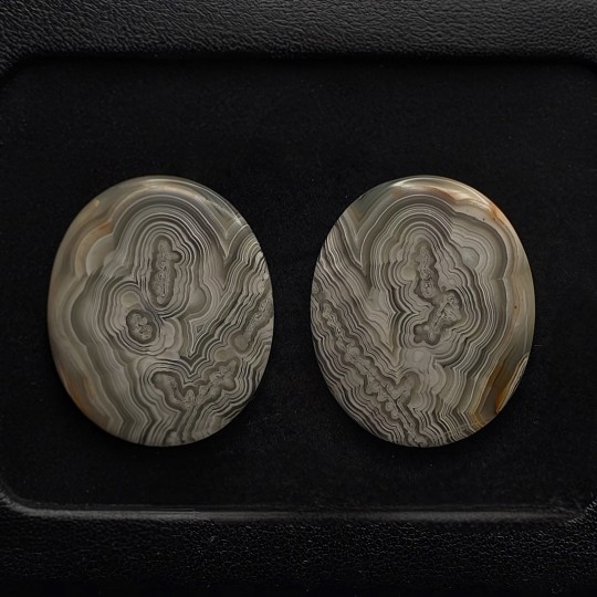 Pair Agate stones oval cabochon 42.39 ct.