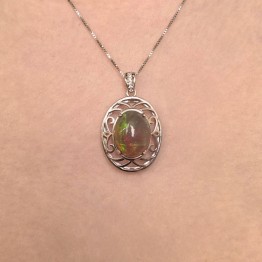 Pendente con Opale Etiope Ovale 4,76 Ct.
