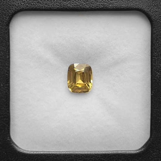Pietra di Zircone Giallo Cuscino Rettangolare 3,29 Ct.