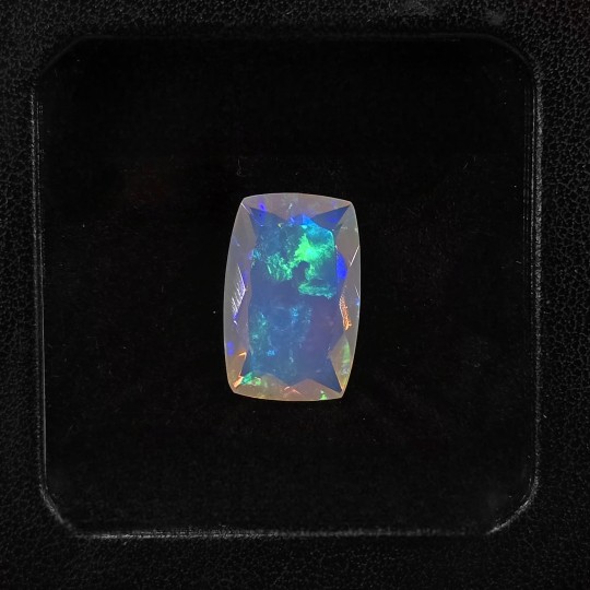 Pietra di Opale Etiope Cuscino Rettangolare 5,94 Ct.