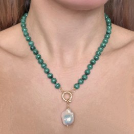 Necklace of malachite and pendant with 1 pearl