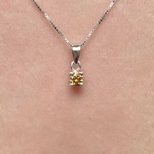 Pendente con Diamante Fancy e Catenina