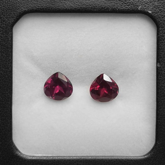 Coppia Pietre di Granato Rodolite a Goccia 4,43 Ct.
