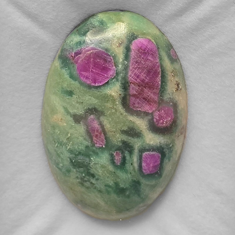 Pietra di Rubino in Fuchsite Cabochon Ovale 65,29 Ct.