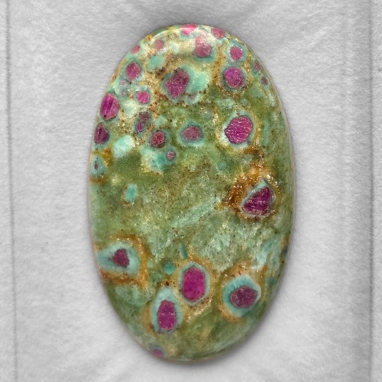 Pietra di Rubino in Fuchsite Cabochon Ovale 81,79 Ct.