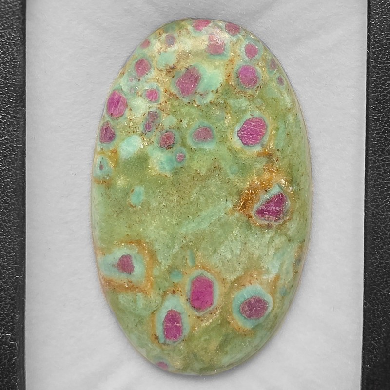 Pietra di Rubino in Fuchsite Cabochon Ovale 81,79 Ct.