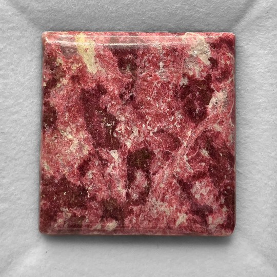 Pietra di Thulite Cabochon Rettangolare 63,67 Ct.
