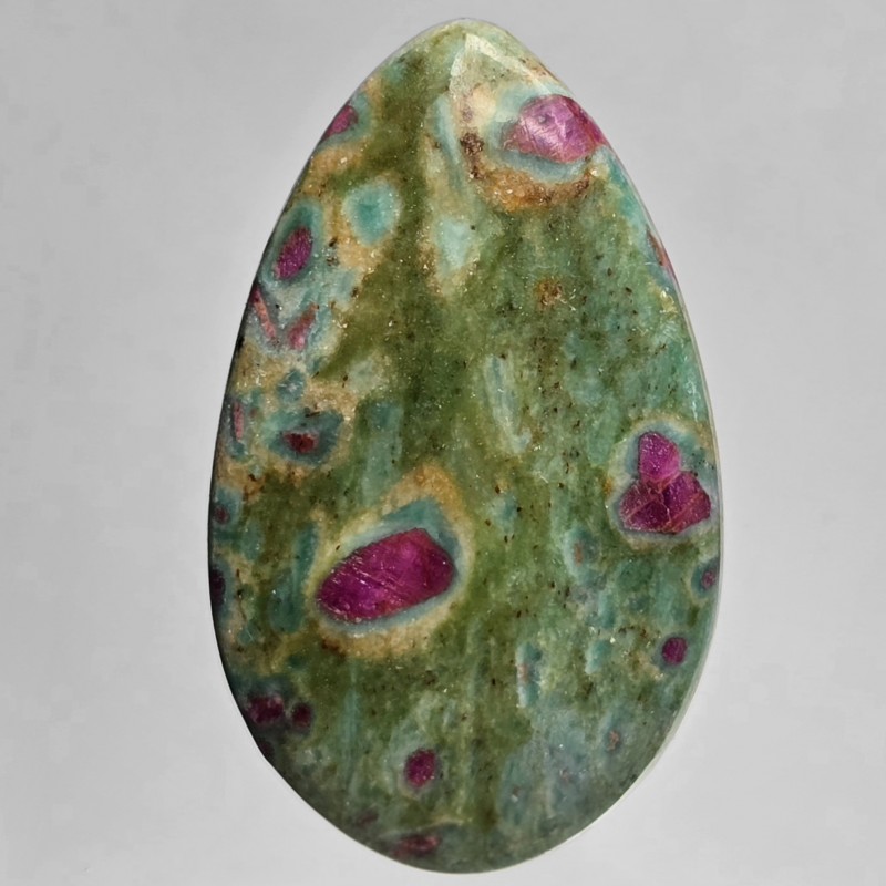 Pietra di Rubino in Fuchsite Cabochon a Goccia 60,91 Ct.