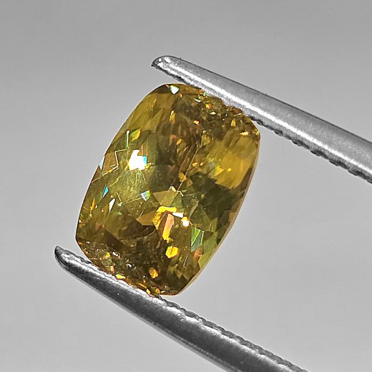 Pietra di Sfene Verde/Giallo Cuscino Rettangolare 1,85 Ct.