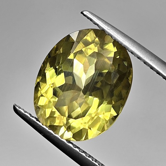 Pietra di Sillimanite Ovale 5,57 Ct.