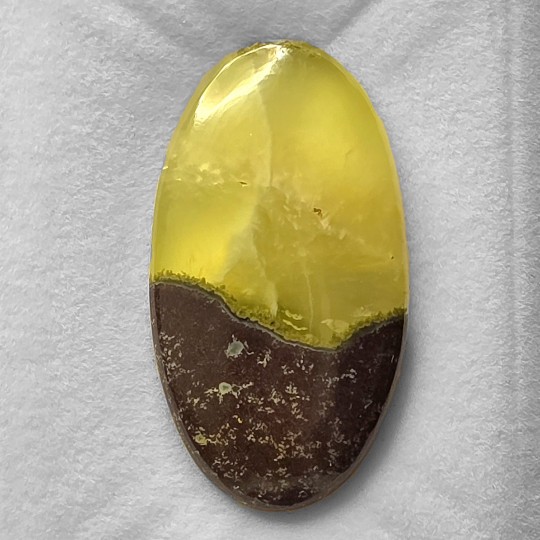 Pietra di Prehnite con Matrice Cabochon Ovale 74,93 Ct.