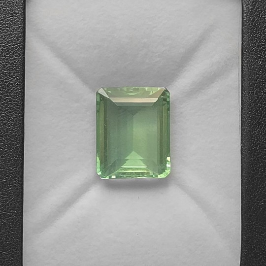 Pietra di Fluorite Verde Ottagonale 32,66 Ct.