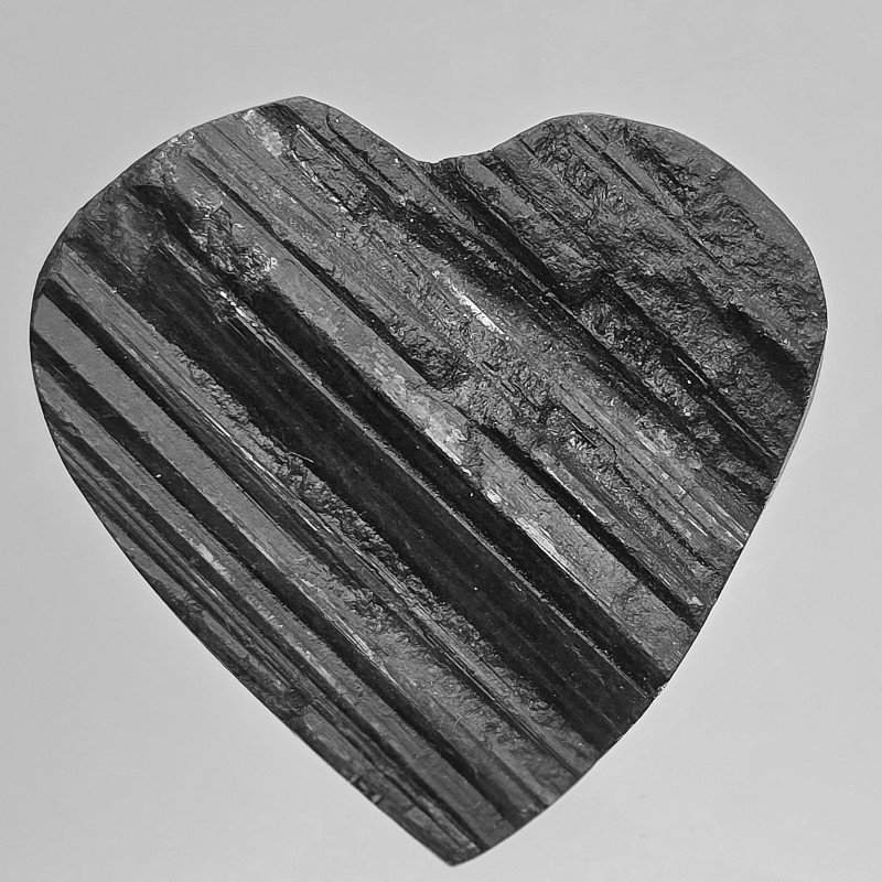 Pietra di Tormalina Nera Semigrezza a Cuore 146,05 Ct.