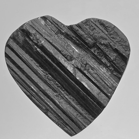 Pietra di Tormalina Nera Semigrezza a Cuore 146,05 Ct.