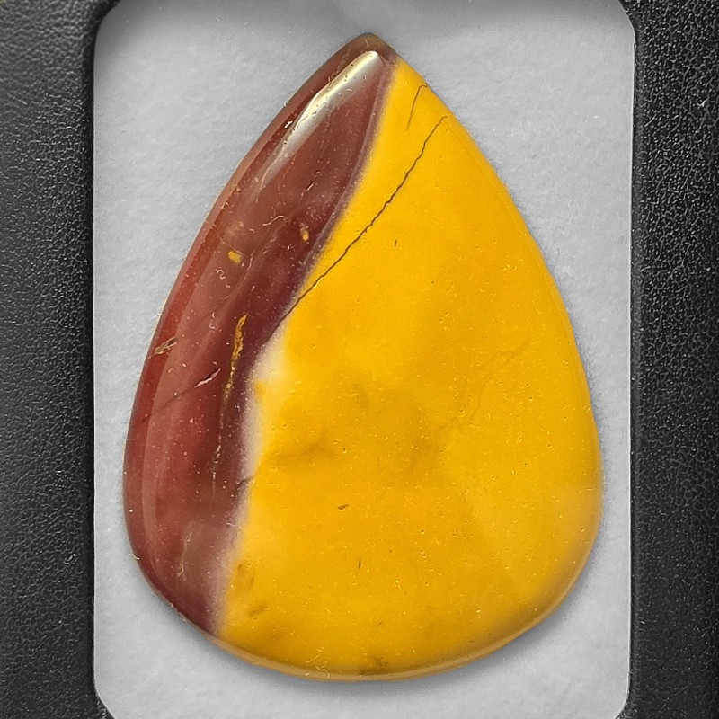 Pietra di Mokaite Cabochon a Goccia 105,10 Ct.