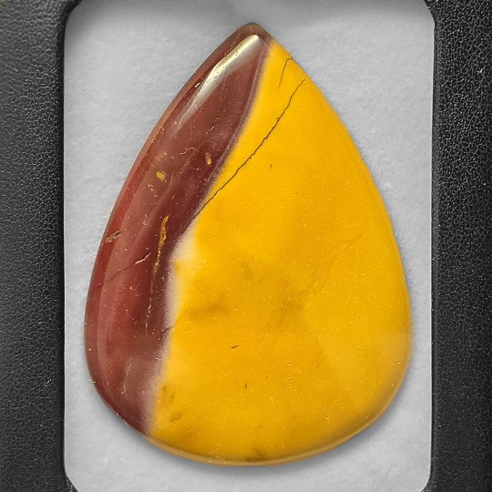 Pietra di Mokaite Cabochon a Goccia 105,10 Ct.