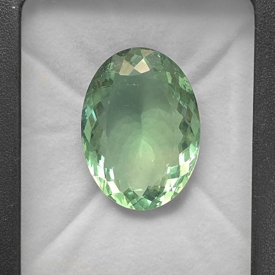 Pietra di Fluorite Verde Ovale 84,22 Ct.