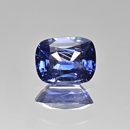 Gemstone of rectangular blue sapphire 1,82 ct.