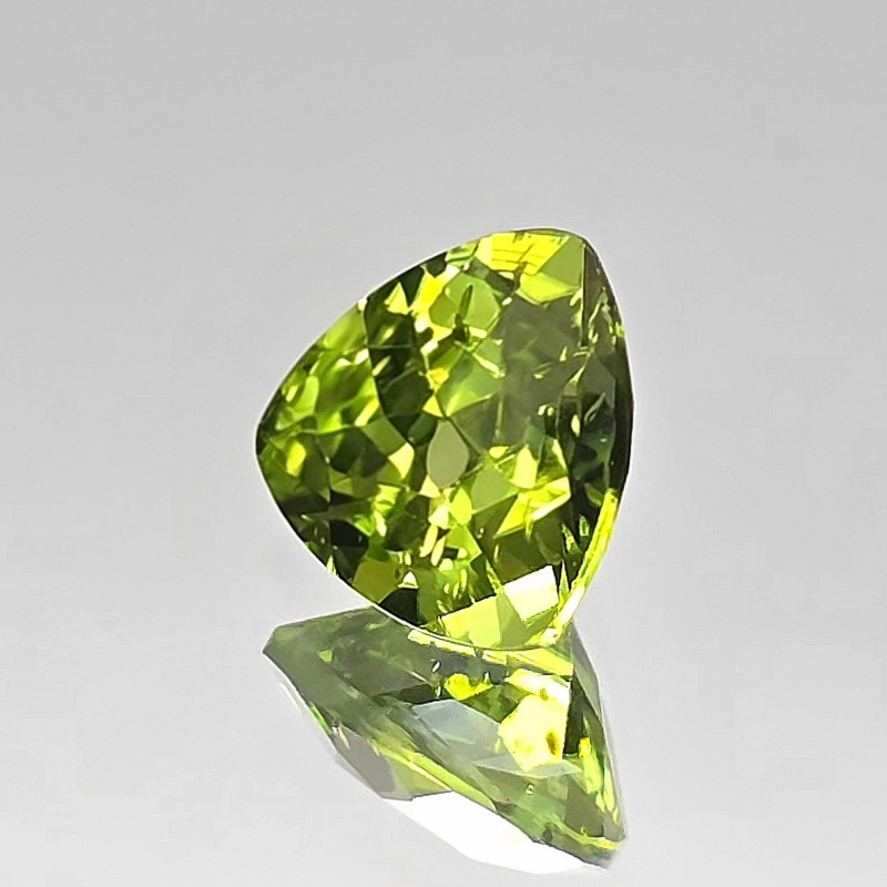 Gemstone of peridot Trilliant 3.65 ct.